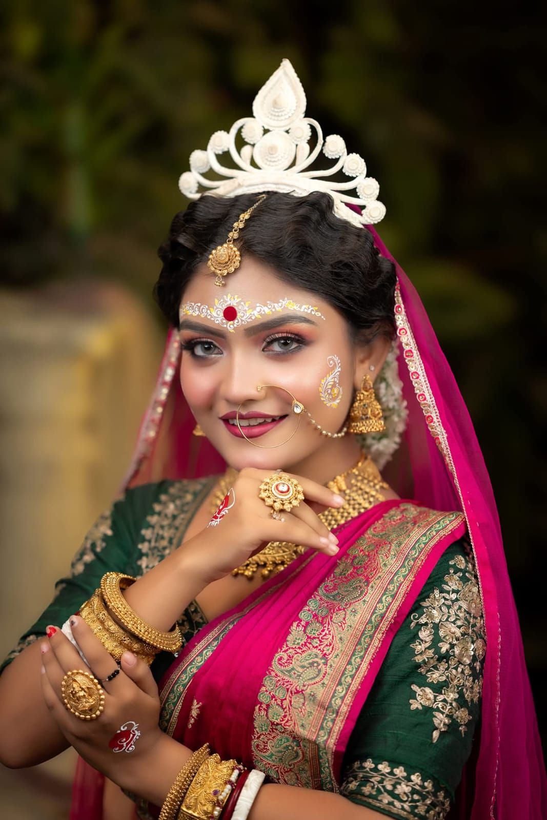 Traditional Bengali bridal look with mukut